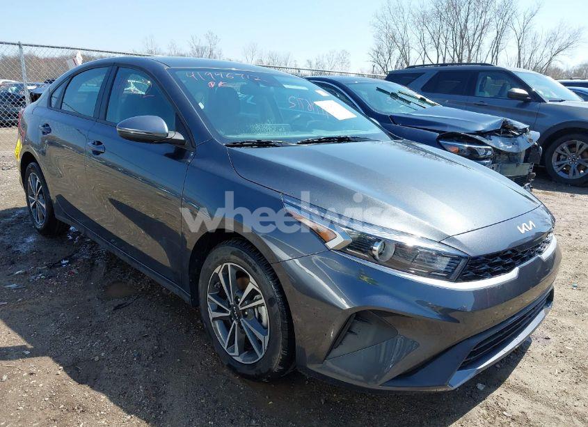 2024 Kia Forte LXS (VIN 3KPF24AD5RE838266) main photo
