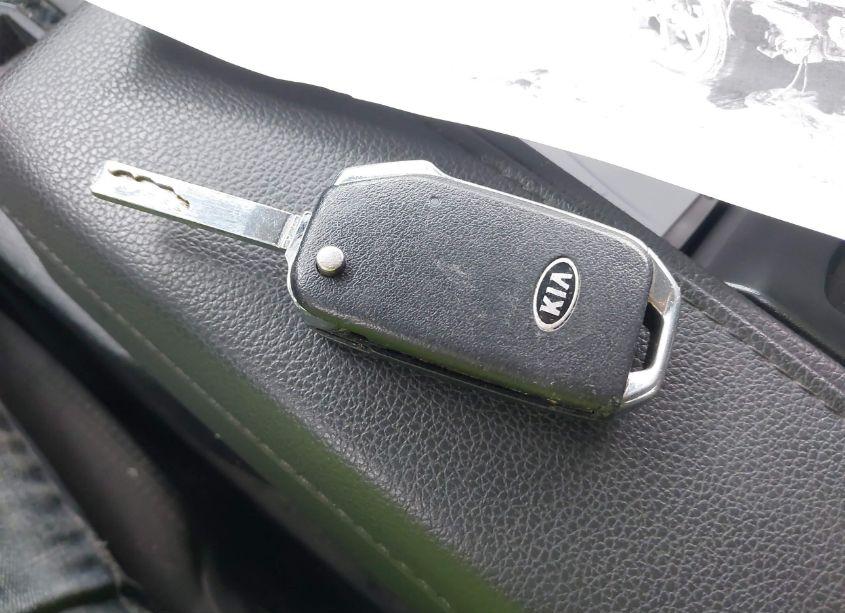 Photo 11 of 2019 Kia Forte LXS (VIN 3KPF24AD6KE006991)