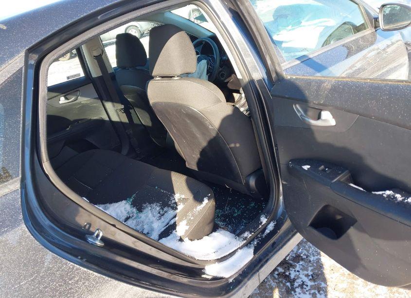 Photo 8 of 2019 Kia Forte LXS (VIN 3KPF24AD6KE006991)