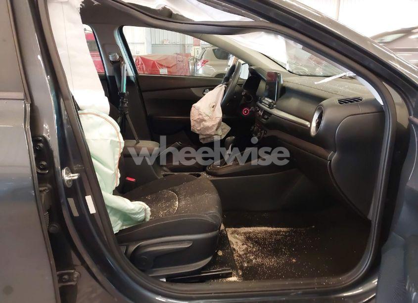 Photo 5 of 2019 Kia Forte FE (VIN 3KPF24AD6KE011642)