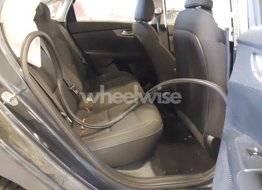 Photo 8 of 2019 Kia Forte FE (VIN 3KPF24AD6KE011642)