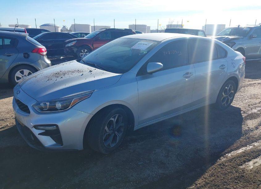 Photo 2 of 2019 Kia Forte LXS (VIN 3KPF24AD6KE040364)