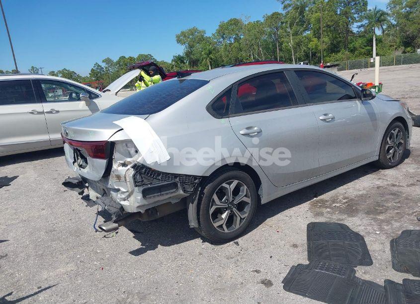 Photo 4 of 2019 Kia Forte LXS (VIN 3KPF24AD6KE041725)