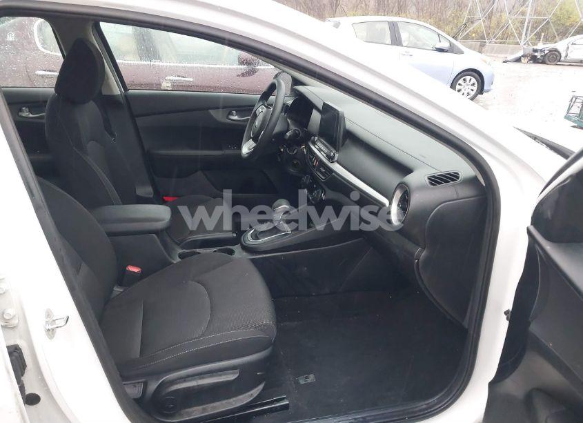 Photo 5 of 2019 Kia Forte LXS (VIN 3KPF24AD6KE072599)