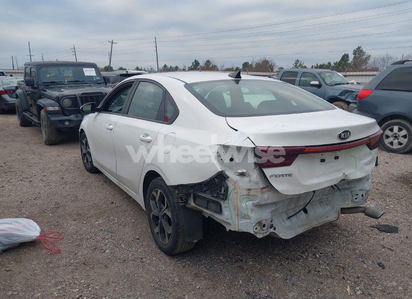 Photo 3 of 2019 Kia Forte LXS (VIN 3KPF24AD6KE111627)