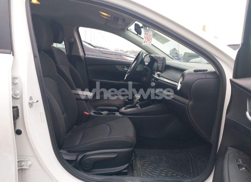 Photo 5 of 2019 Kia Forte LXS (VIN 3KPF24AD6KE111627)