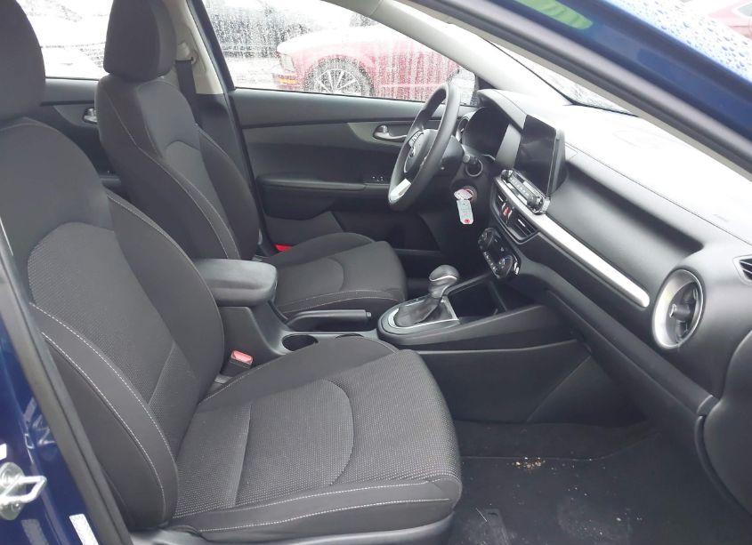 Photo 5 of 2019 Kia Forte LXS (VIN 3KPF24AD6KE116374)