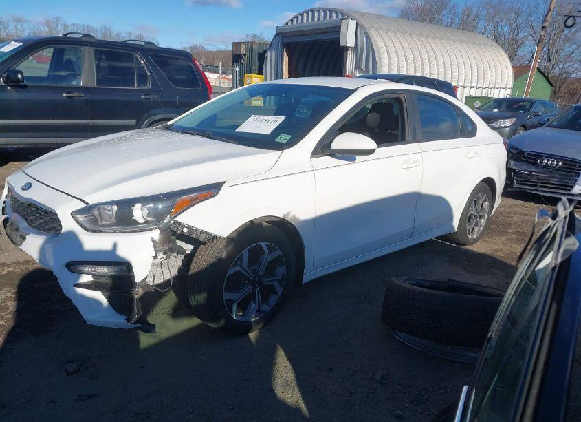 Photo 2 of 2019 Kia Forte LXS (VIN 3KPF24AD6KE116505)