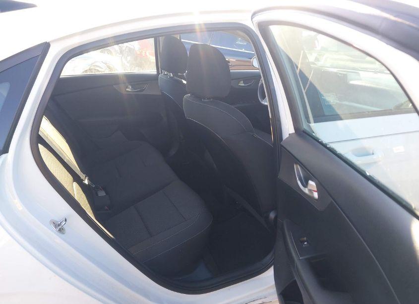 Photo 8 of 2019 Kia Forte LXS (VIN 3KPF24AD6KE116505)