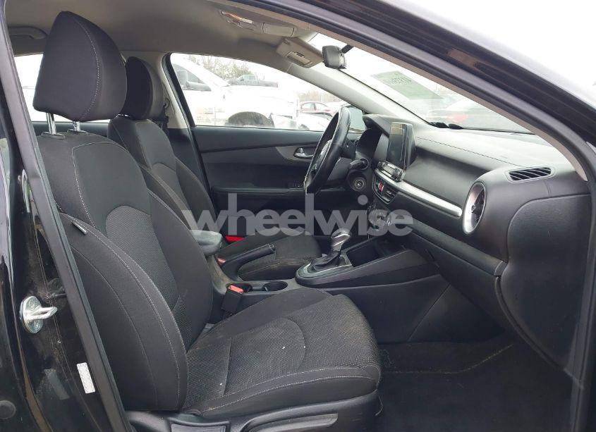 Photo 5 of 2019 Kia Forte LXS (VIN 3KPF24AD6KE133563)