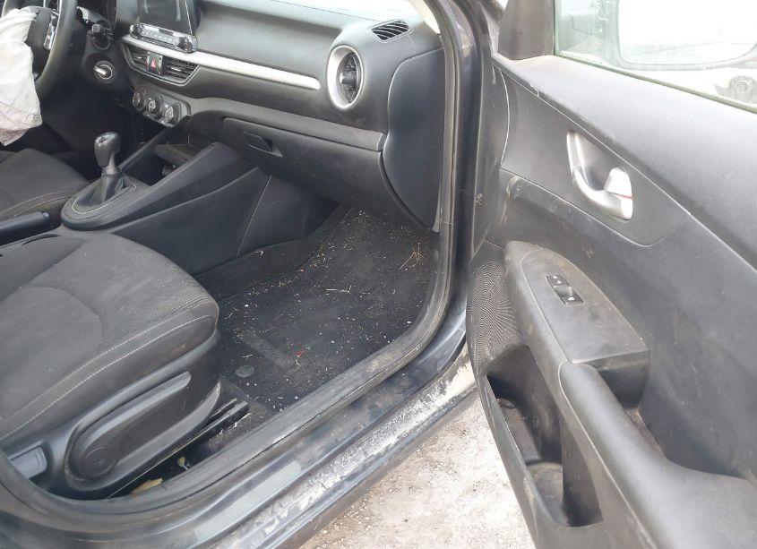 Photo 5 of 2020 Kia Forte FE (VIN 3KPF24AD6LE143818)