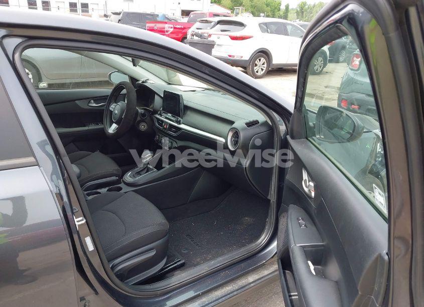 Photo 5 of 2020 Kia Forte LXS (VIN 3KPF24AD6LE231168)