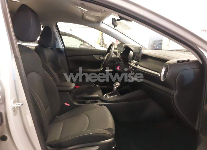 Photo 5 of 2020 Kia Forte LXS (VIN 3KPF24AD6LE235754)