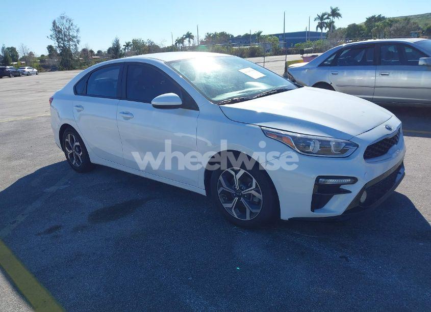 2021 Kia Forte LXS (VIN 3KPF24AD6ME281831) main photo