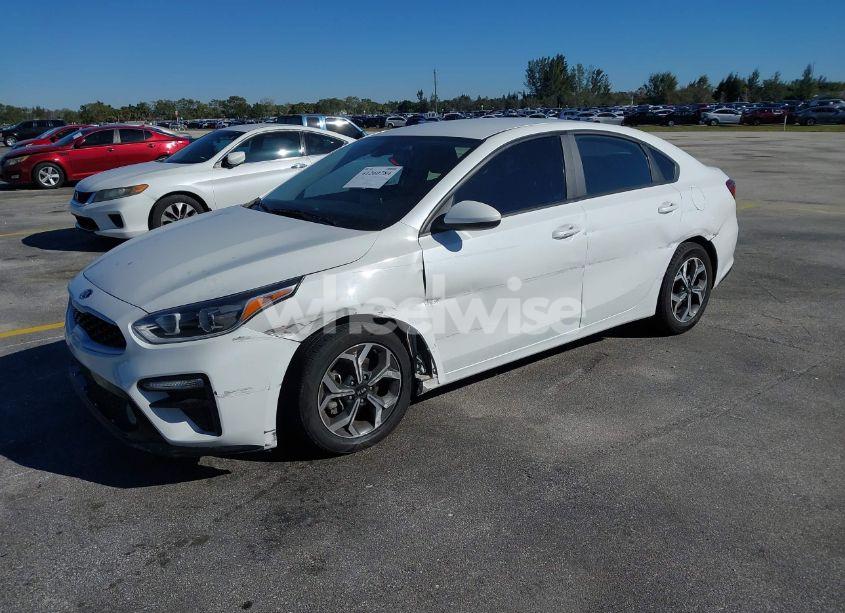 Photo 2 of 2021 Kia Forte LXS (VIN 3KPF24AD6ME281831)