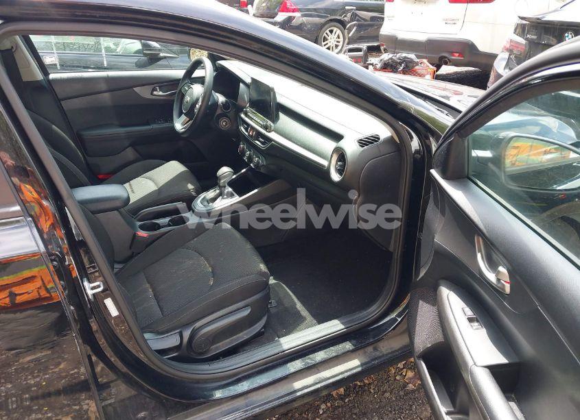 Photo 5 of 2021 Kia Forte LXS (VIN 3KPF24AD6ME307117)