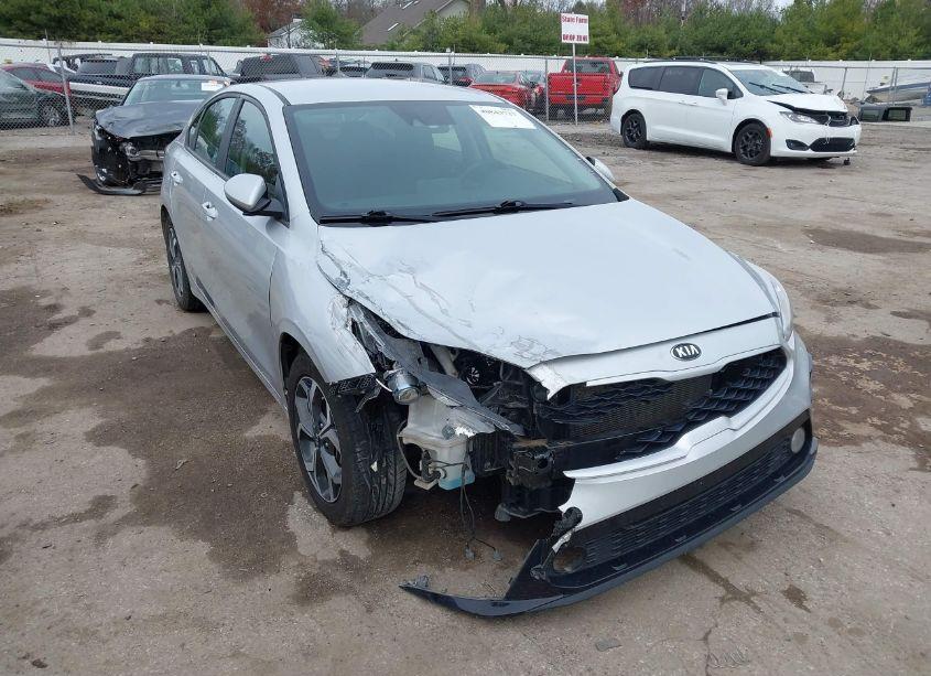 2021 Kia Forte LXS (VIN 3KPF24AD6ME352669) main photo