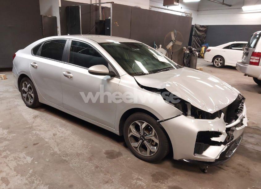 2021 Kia Forte LXS (VIN 3KPF24AD6ME360822) main photo