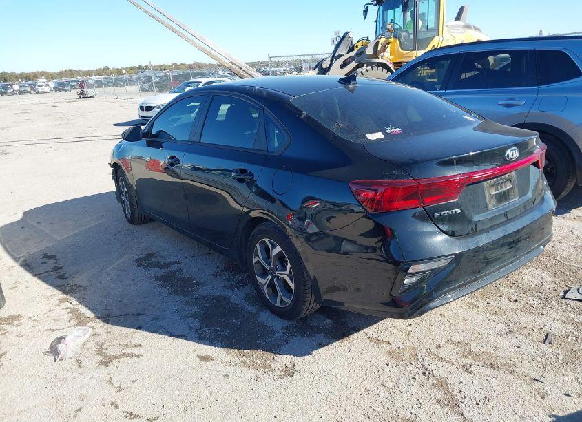 Photo 3 of 2021 Kia Forte LXS (VIN 3KPF24AD6ME406035)