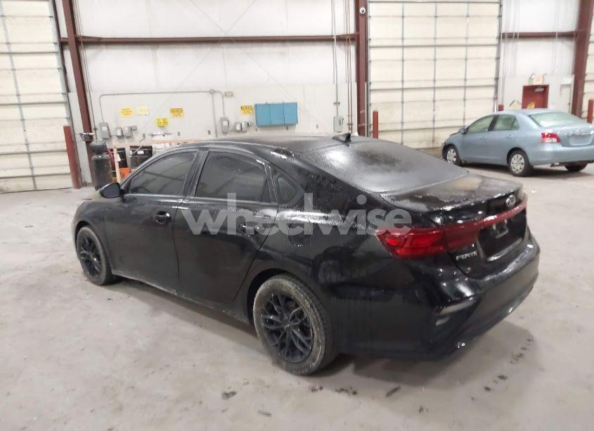 Photo 3 of 2021 Kia Forte LXS (VIN 3KPF24AD6ME410120)