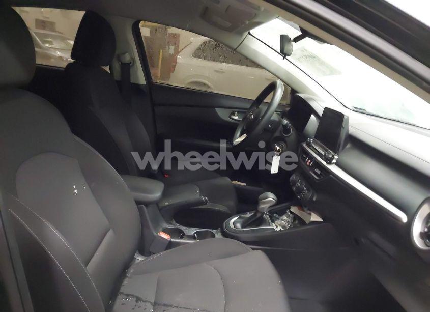 Photo 5 of 2021 Kia Forte LXS (VIN 3KPF24AD6ME410120)