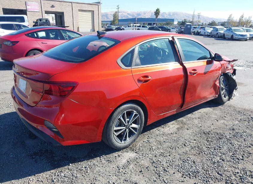 Photo 4 of 2022 Kia Forte LXS (VIN 3KPF24AD6NE474658)