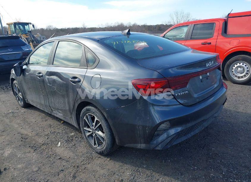 Photo 3 of 2022 Kia Forte LXS (VIN 3KPF24AD6NE483506)