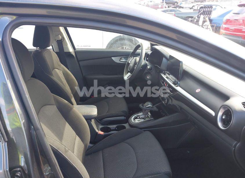 Photo 5 of 2022 Kia Forte LXS (VIN 3KPF24AD6NE483506)