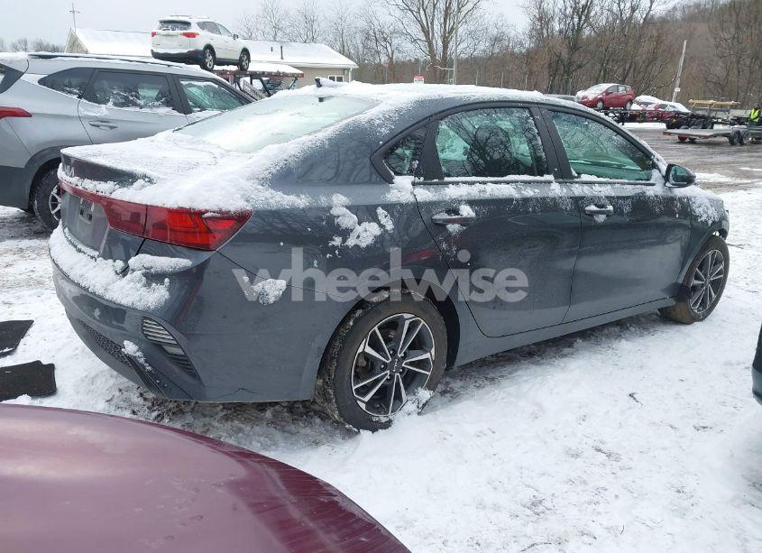 Photo 4 of 2024 Kia Forte LXS (VIN 3KPF24AD6RE696932)