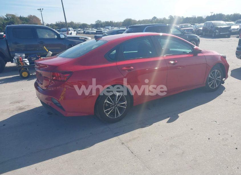 Photo 4 of 2024 Kia Forte LXS (VIN 3KPF24AD6RE716807)