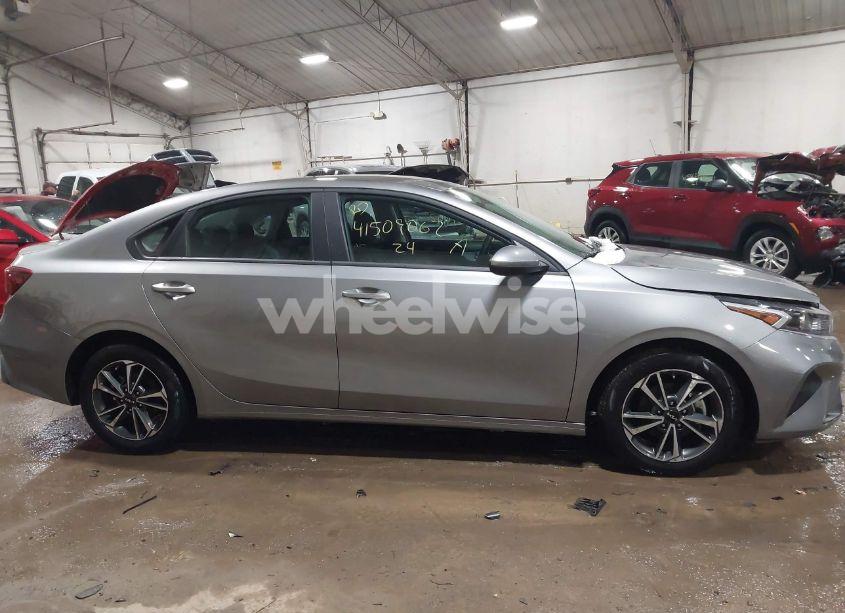 Photo 13 of 2024 Kia Forte LXS (VIN 3KPF24AD6RE744008)