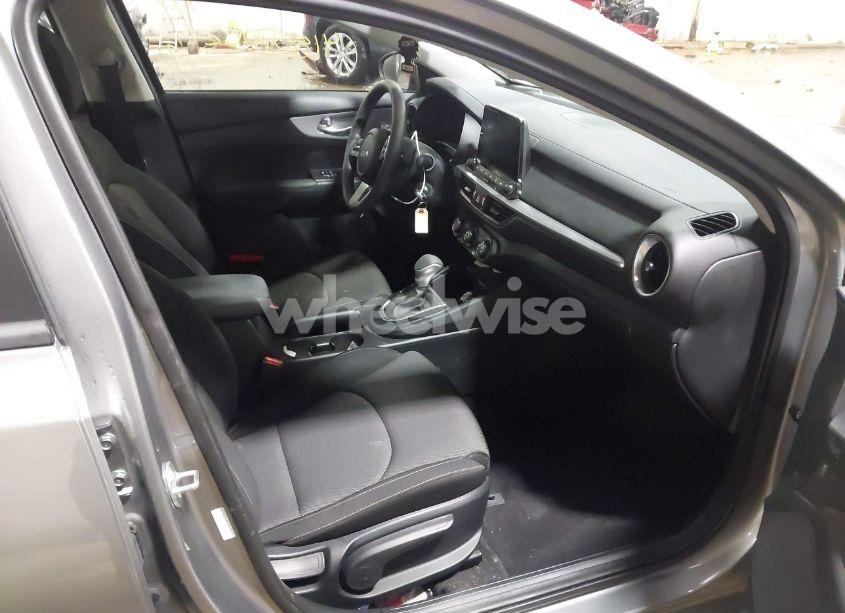 Photo 5 of 2024 Kia Forte LXS (VIN 3KPF24AD6RE744008)