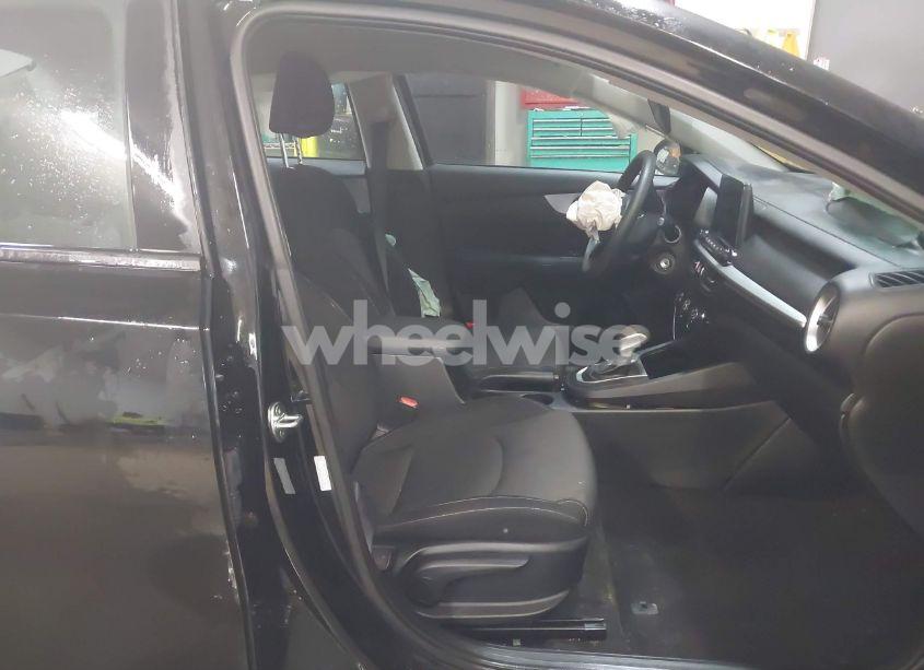 Photo 5 of 2024 Kia Forte LXS (VIN 3KPF24AD6RE749967)