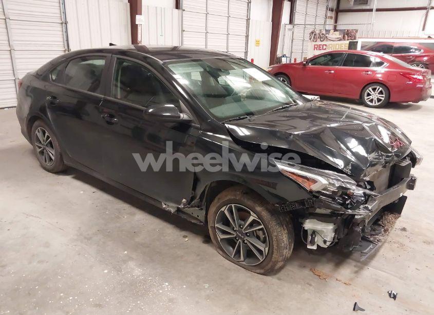 2024 Kia Forte LXS (VIN 3KPF24AD6RE800819) main photo