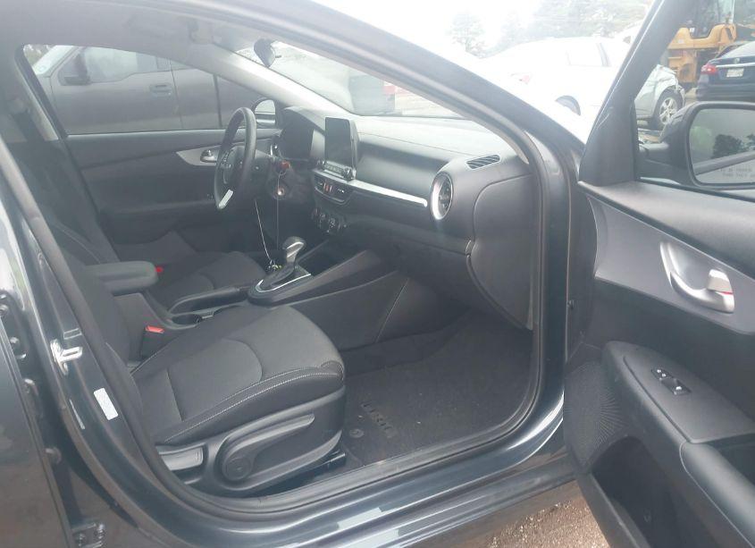 Photo 5 of 2024 Kia Forte LX (VIN 3KPF24AD6RE806183)