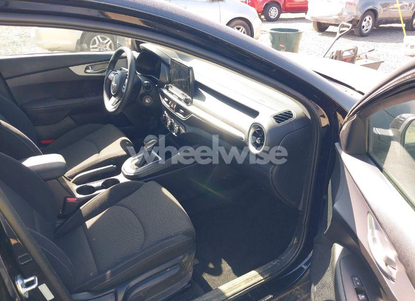 Photo 5 of 2024 Kia Forte LXS (VIN 3KPF24AD6RE826949)