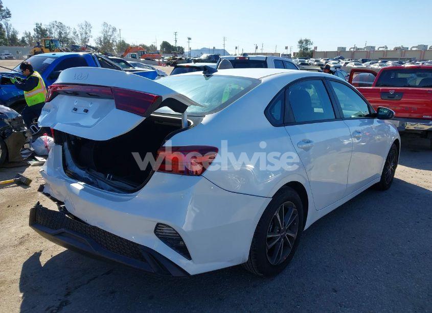 Photo 4 of 2024 Kia Forte LXS (VIN 3KPF24AD6RE837112)