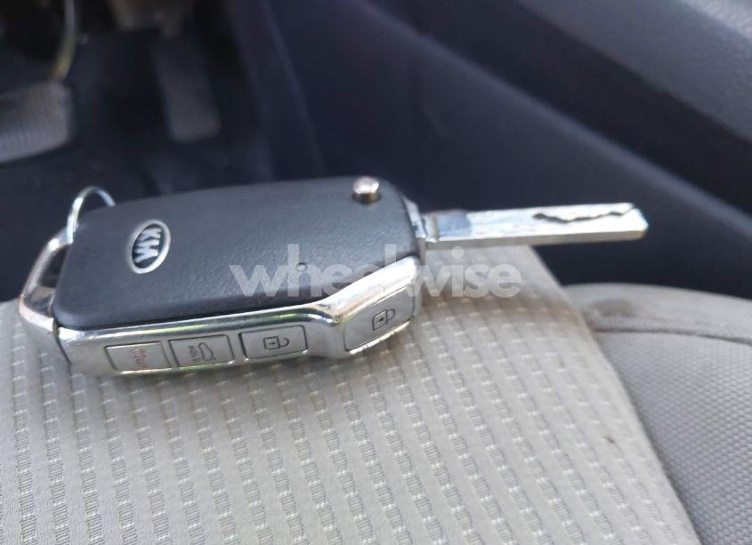 Photo 11 of 2019 Kia Forte LXS (VIN 3KPF24AD7KE014842)