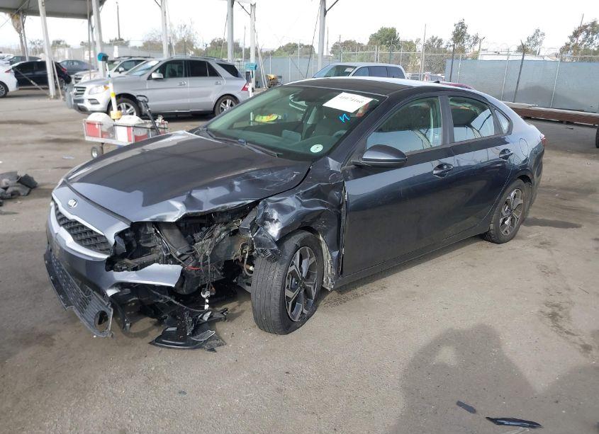 Photo 2 of 2019 Kia Forte LXS (VIN 3KPF24AD7KE094403)