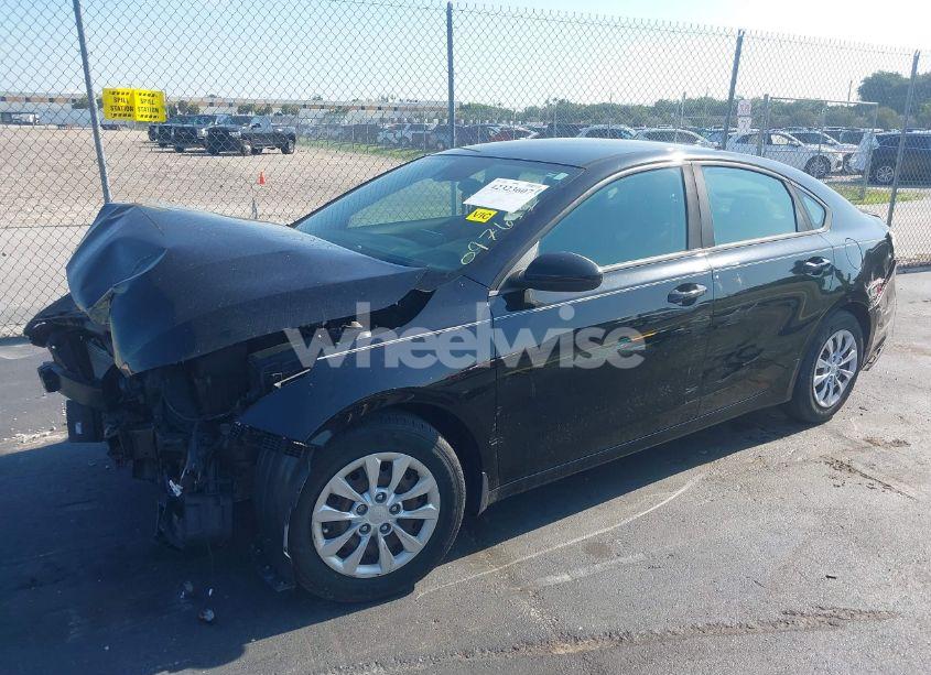 Photo 2 of 2019 Kia Forte FE (VIN 3KPF24AD7KE097611)