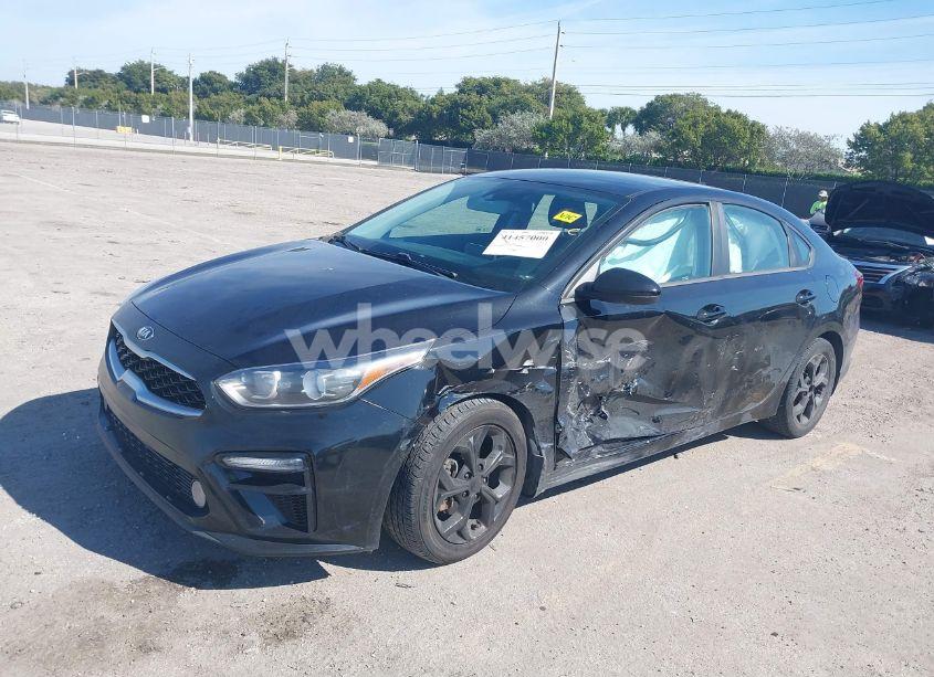 Photo 2 of 2019 Kia Forte LXS (VIN 3KPF24AD7KE133877)