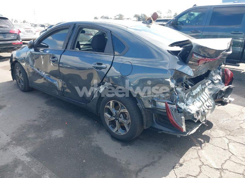 Photo 3 of 2019 Kia Forte LXS (VIN 3KPF24AD7KE138688)