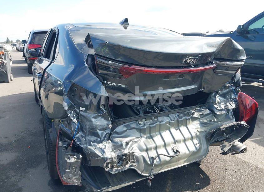Photo 6 of 2019 Kia Forte LXS (VIN 3KPF24AD7KE138688)