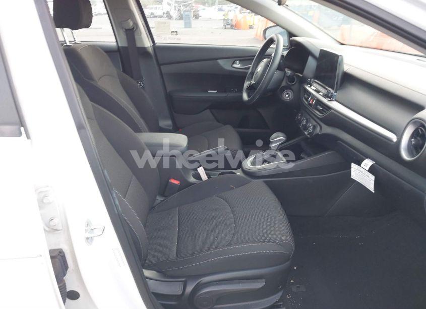Photo 5 of 2020 Kia Forte LXS (VIN 3KPF24AD7LE227193)