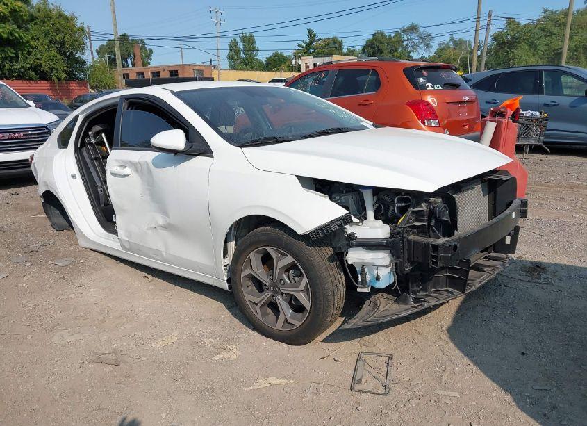 2021 Kia Forte LXS (VIN 3KPF24AD7ME288819) main photo