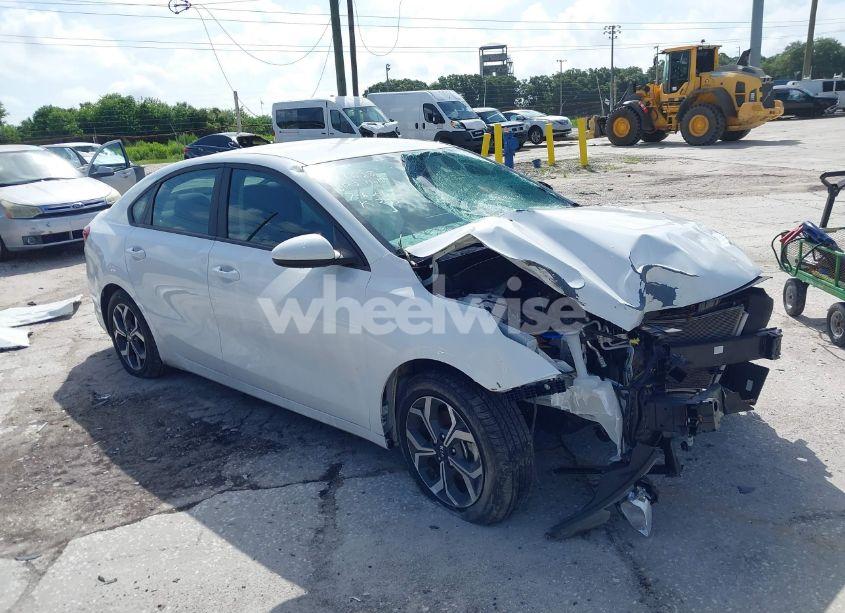 2021 Kia Forte LXS (VIN 3KPF24AD7ME321589) main photo