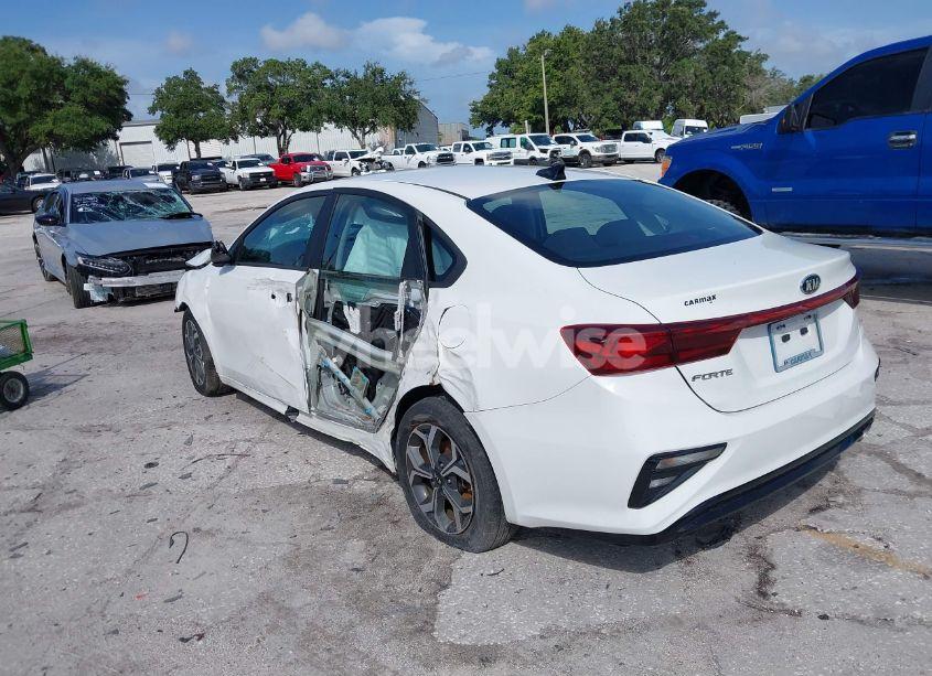 Photo 3 of 2021 Kia Forte LXS (VIN 3KPF24AD7ME321589)