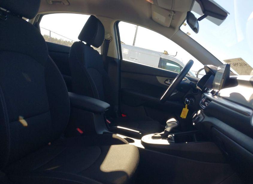 Photo 5 of 2021 Kia Forte LXS (VIN 3KPF24AD7ME372302)