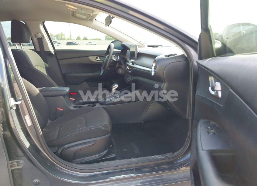 Photo 5 of 2021 Kia Forte LXS (VIN 3KPF24AD7ME373577)