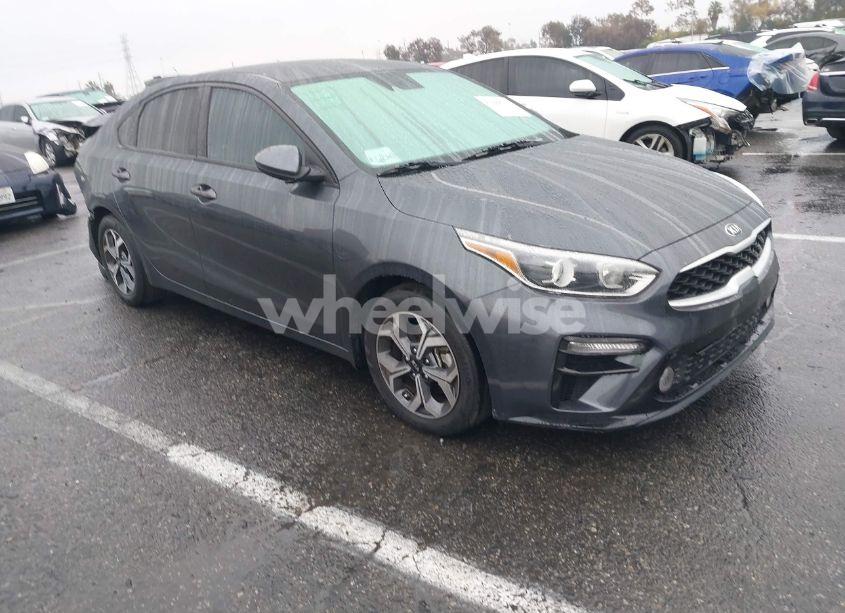 2021 Kia Forte LXS (VIN 3KPF24AD7ME376432) main photo